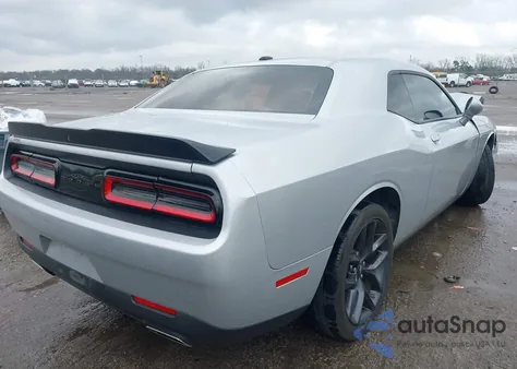 2022 Dodge Challenger Sxt z USA, uszkodzony, nr VIN 2C3CDZAG8NH132142